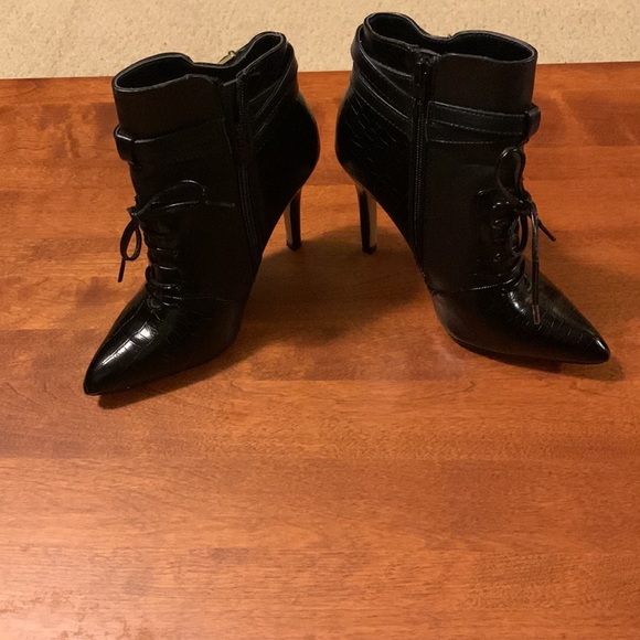 Black heeled booties, 4 inches, size 6 - Picture 3 of 6